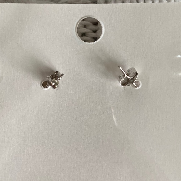 Very small cubic zirconia silver tone earrings. - Picture 4 of 5